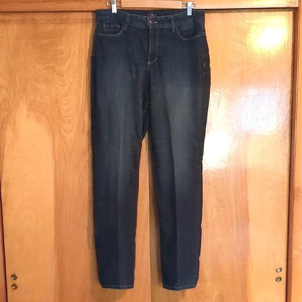 NYDJ Stylish Dark Blue Jeans with Embellished Pocket